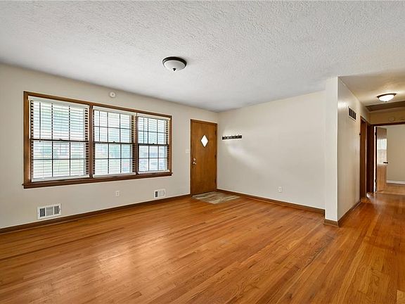 4th image of 15307 E 43rd Ter S