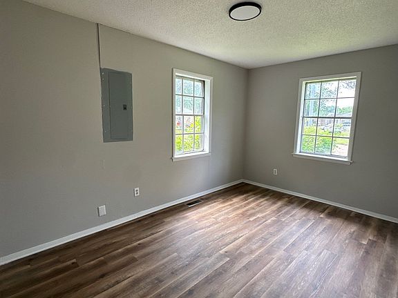3rd image of 134 Young St