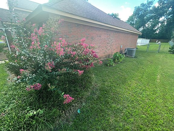 2nd image of 141 Winchester Dr