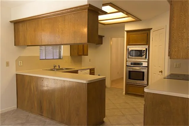 10010 Sagegreen Dr — Photo 17