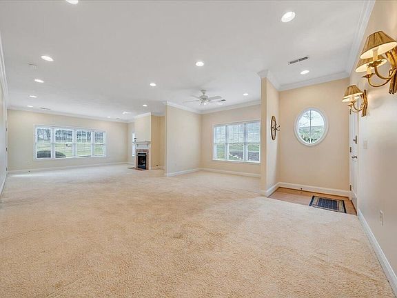 3rd image of 106 Golf Villa Dr