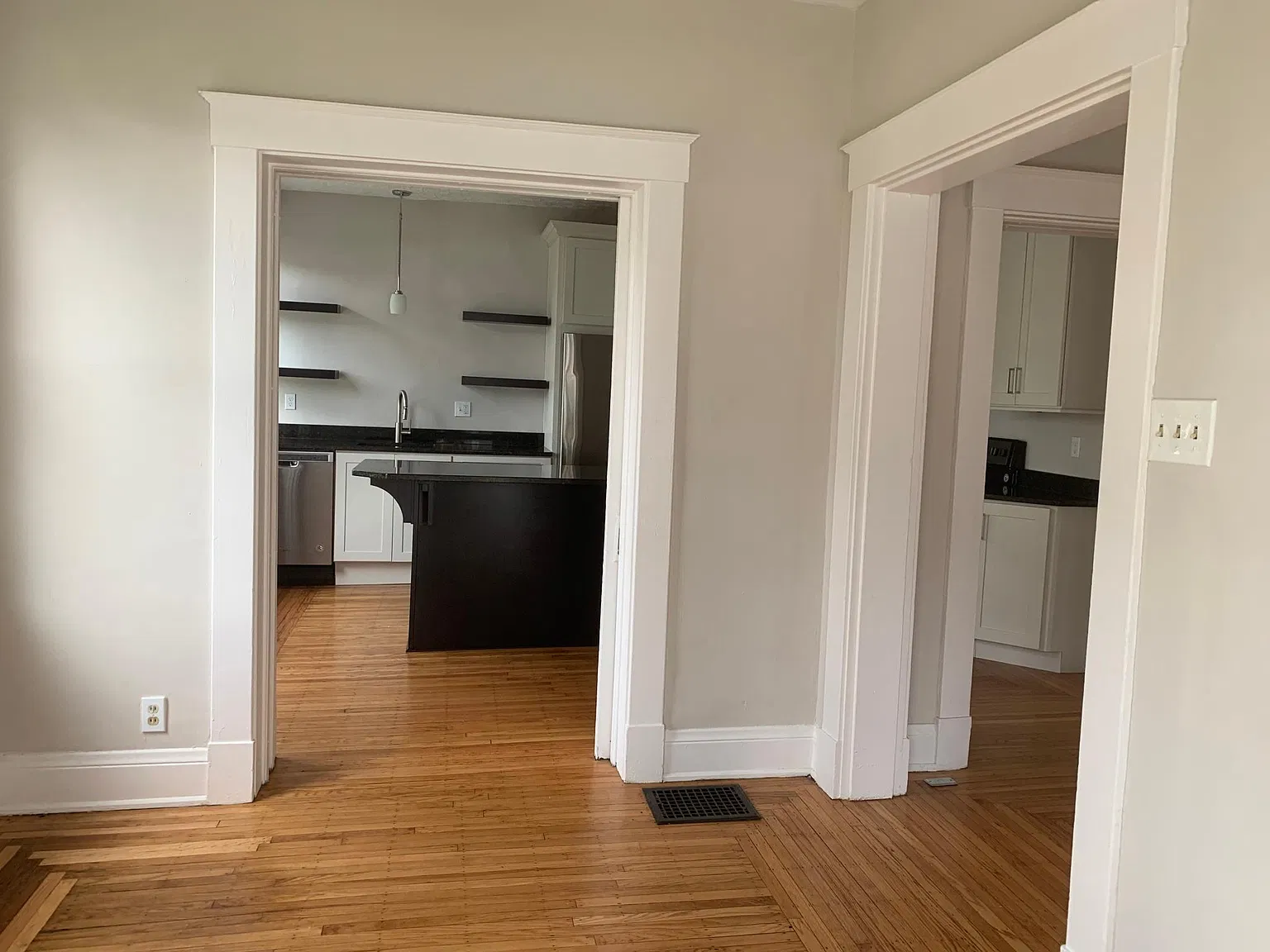 1622 De Sales Ln — Photo 3
