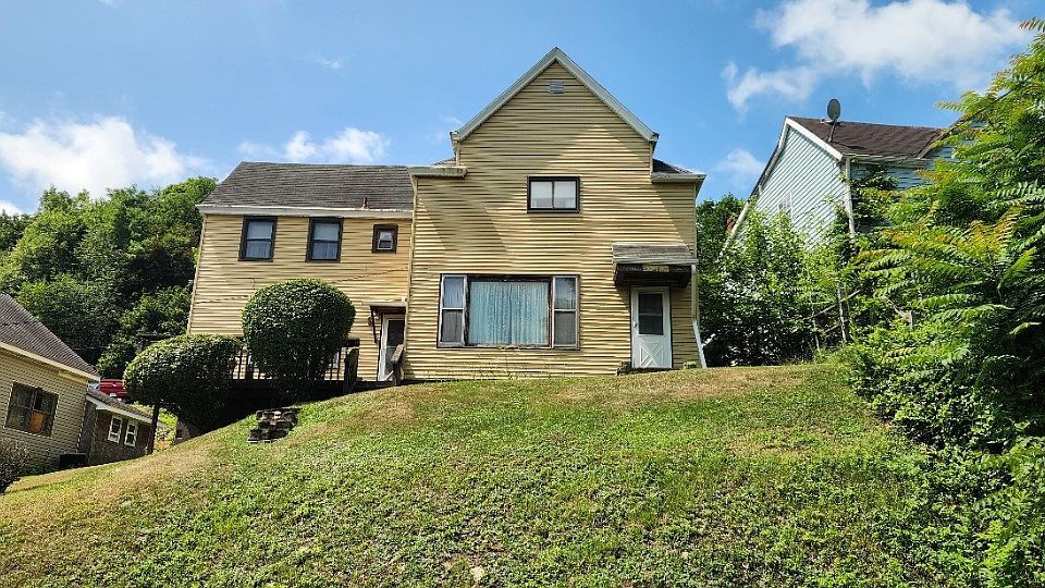 1st image of 915 Border Ave