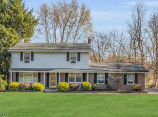 17 Wayside Ln, Lebanon, NJ 08833