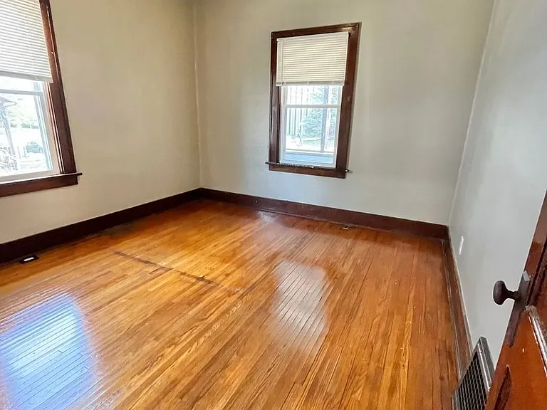 1012 W 22nd St — Photo 9