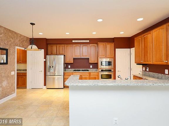 EXPANSIVE KITCHEN WITH GRANITE