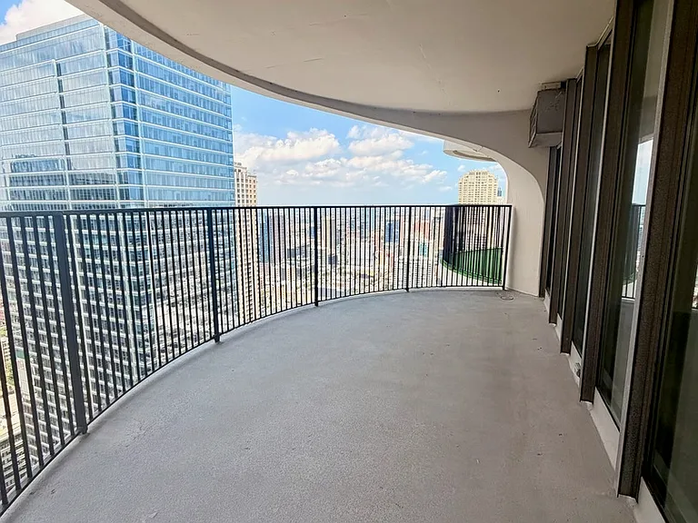 300 N State St #5225 — Photo 23