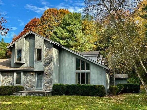 162 Pequot Trl, Pawcatuck, CT 06379
