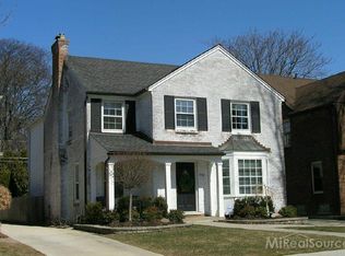 288 Merriweather Rd, Grosse Pointe Farms, MI 48236