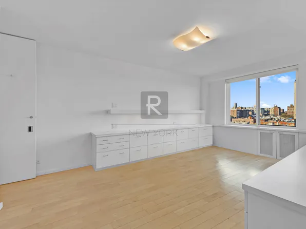 400 Central Park West image 6 of 14