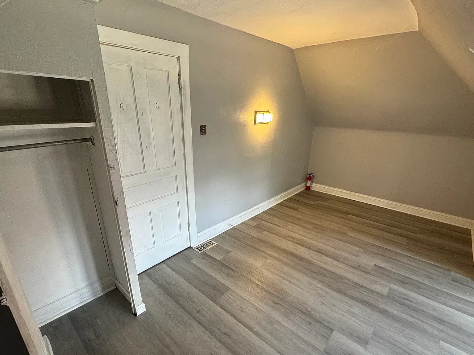 6 bed, 2500 sqft, $700 — Photo 2