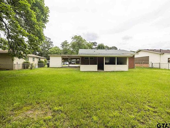 5th image of 302 Bandera Dr