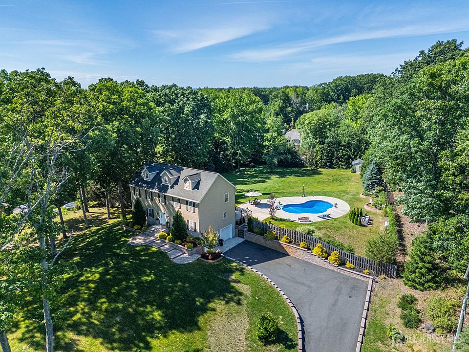 1st image of 24 Willow Ln