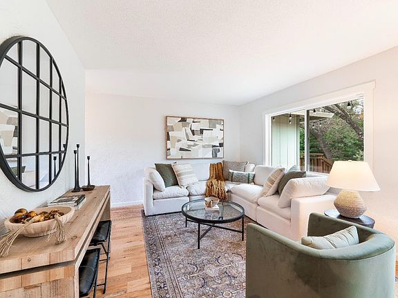 4th image of 409 Parkview Court