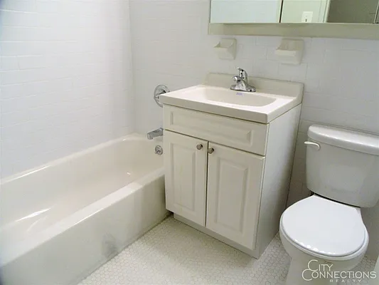 Rented by City Connections Realty | media 15