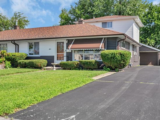 8955 S Corcoran Rd, Hometown, IL 60456