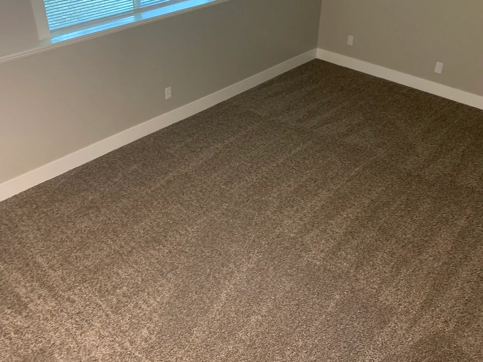 10 Family - Green Meadow Court - 7992 — Photo 2