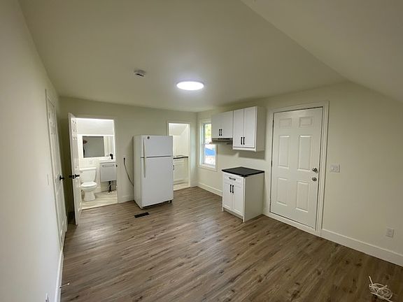 2nd image of 85 Saint Arnaud St #3B-1Ba