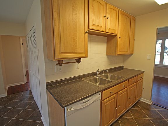 5th image of 825 Johahn Dr