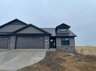 16 Lazy Brook Dr, West Branch, IA 52358