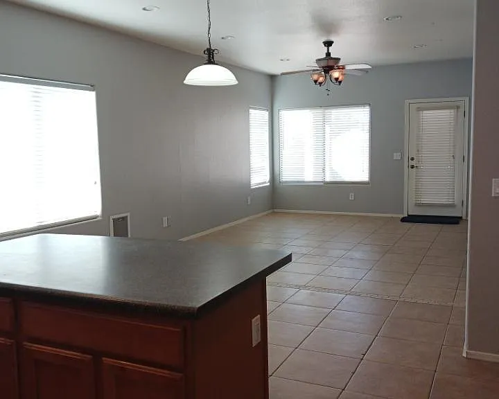 44628 W Sandstone Dr — Photo 5