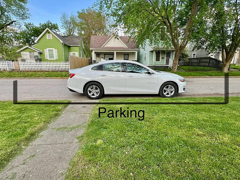 S Sheffield Ave — Photo 17