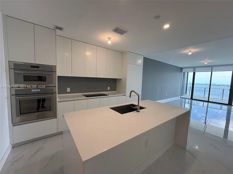 700 NE 24th St #2502 — Photo 5
