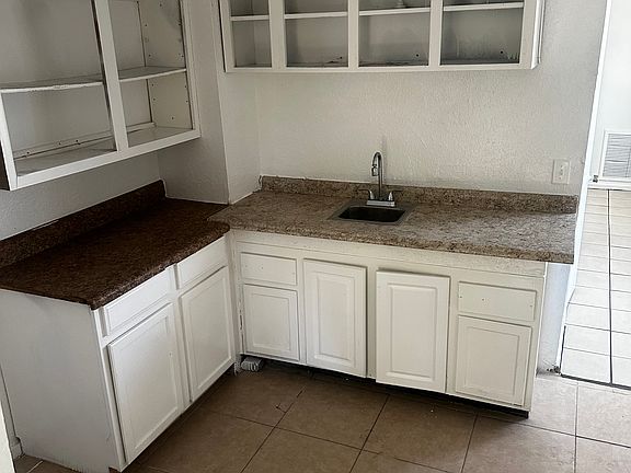5th image of 1645 W 14th St