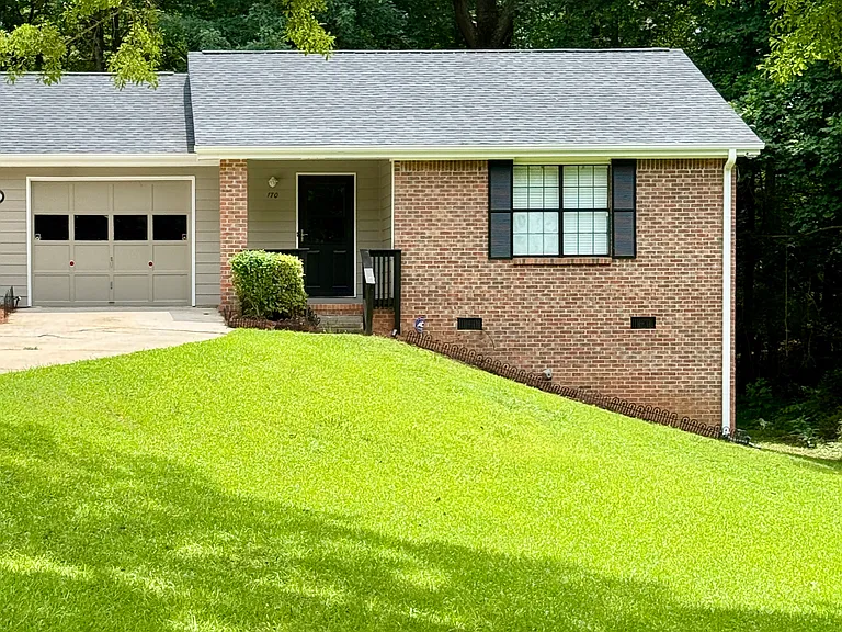 170 Chesapeake Dr — Photo 2