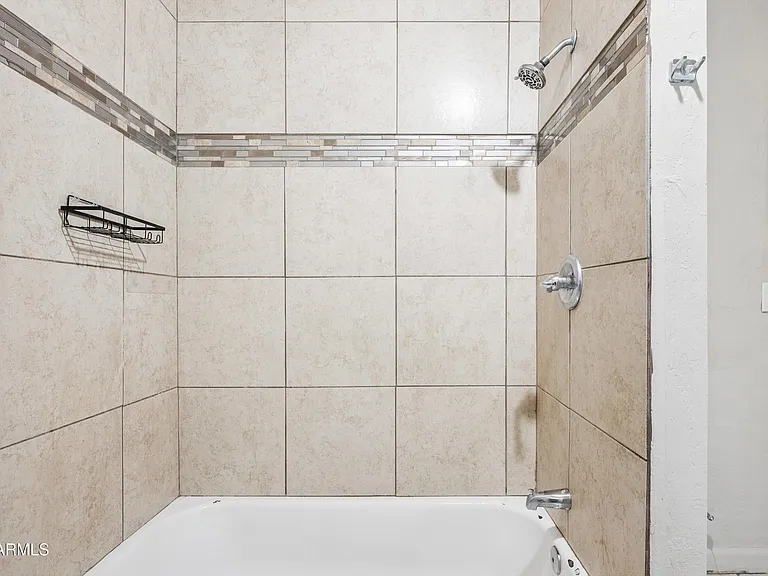 2133 W Adams St #2 — Photo 27