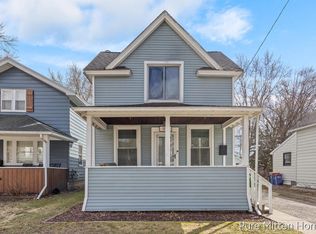 912 Arianna St NW, Grand Rapids, MI