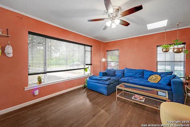 2231 W Woodlawn Ave — Photo 7