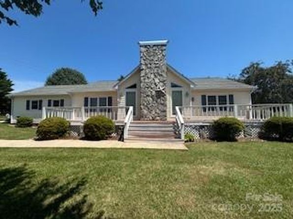 1608 Dakota Dr, Hudson, NC 28638