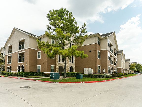 2nd image of 5105 Airline Dr #2307