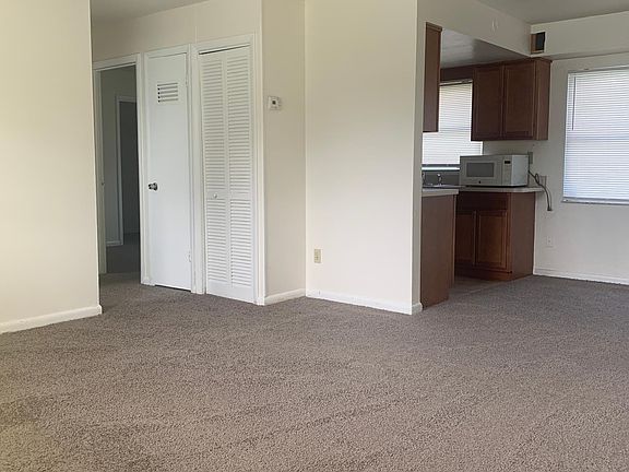 4th image of 2211 Sandalwood Dr