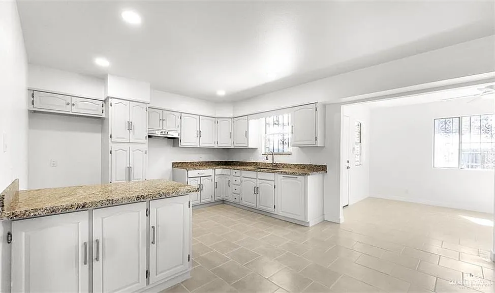 2 bed, 2.0 bath, 1296 sqft, $1,350 — Photo 3