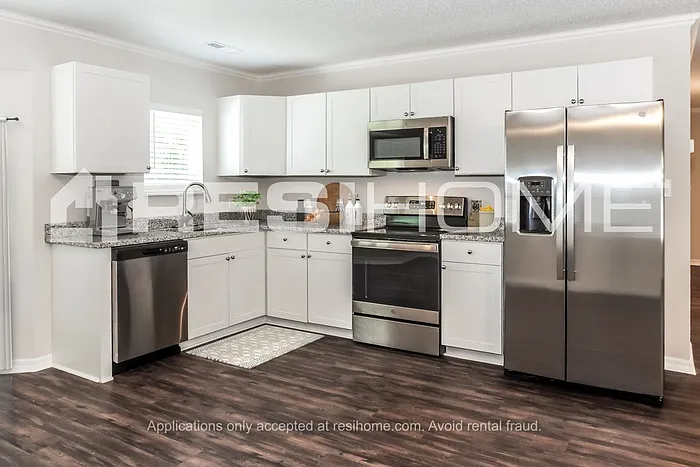 3 bed, 2.0 bath, 1574 sqft, $1,595 — Photo 2