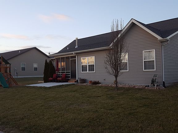 3rd image of 7018 Savannah Dr