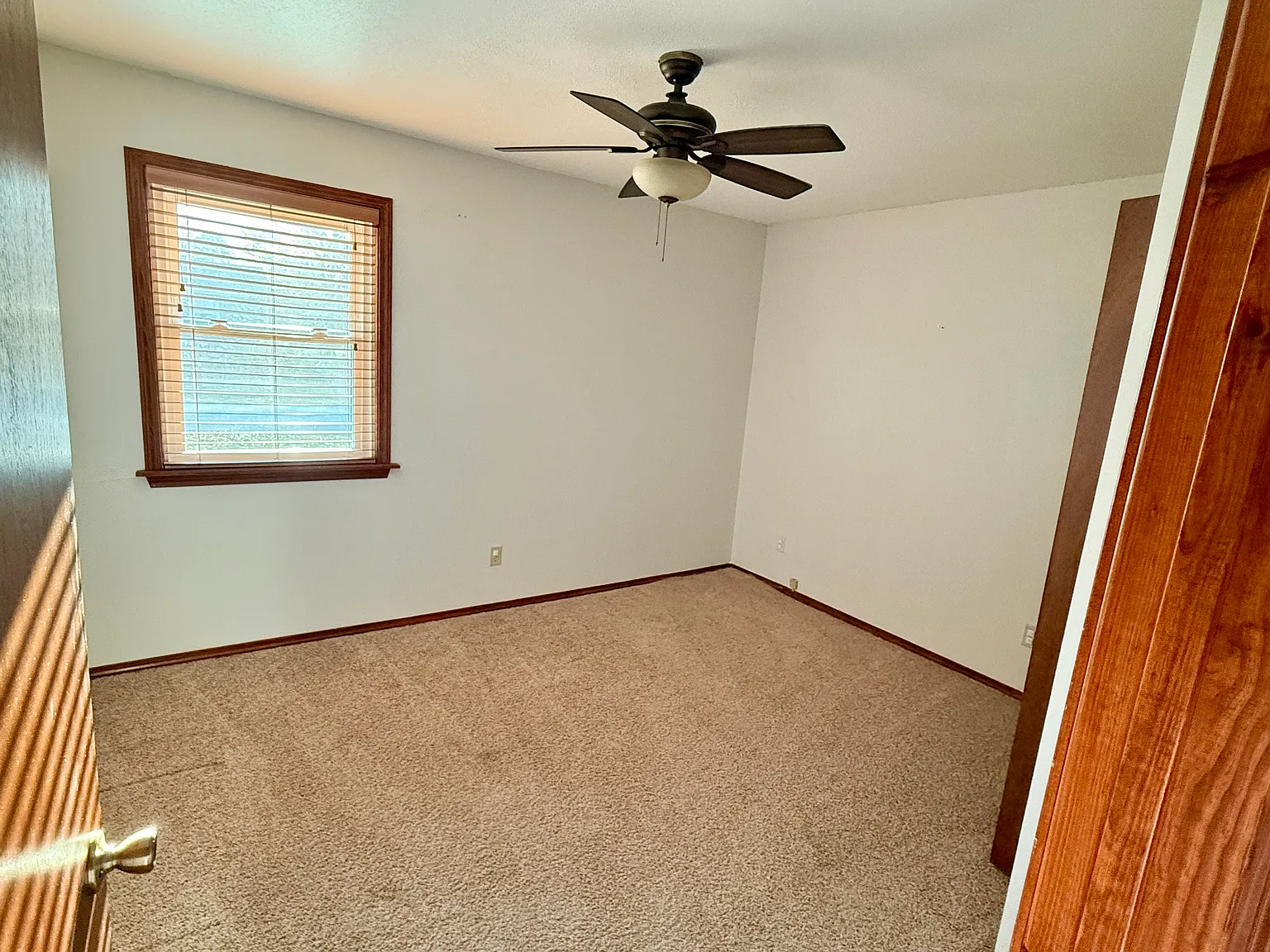 3 bed, 1.5 bath, 1196 sqft, $1,300 — Photo 4
