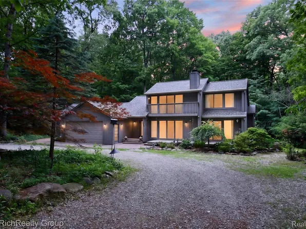 2300 Stoney Blf, Milford, MI 48381