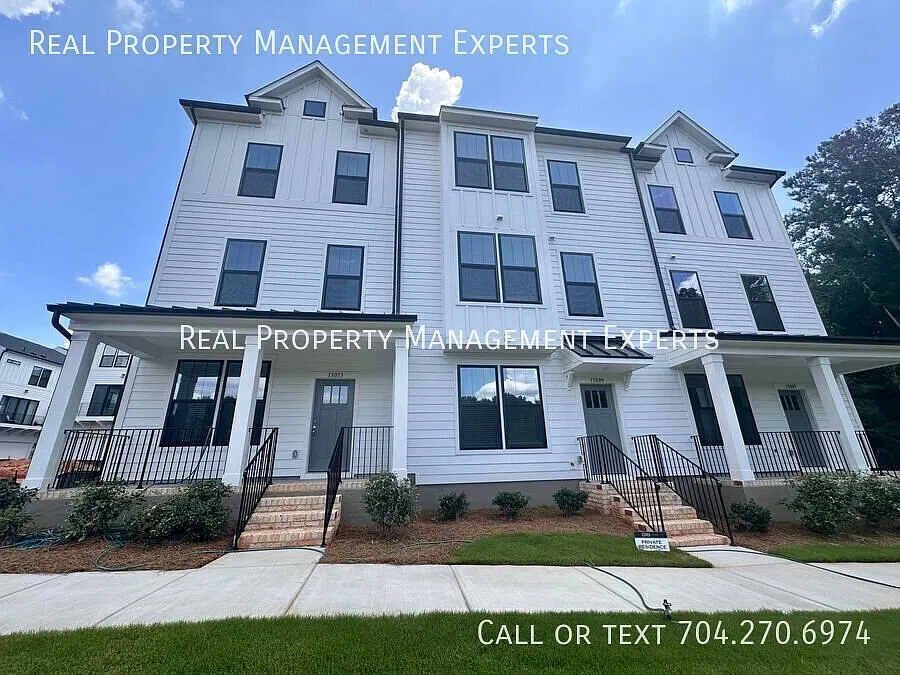 **Coming Soon Stunning 3br/3.5ba End Unit Townhouse In The Ballantyne Community! — Photo 2