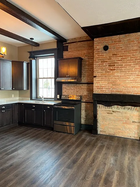 1 bed, 1000 sqft, $1,300 — Photo 3