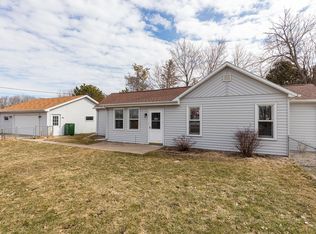 1205 E Main St, Omro, WI 54963