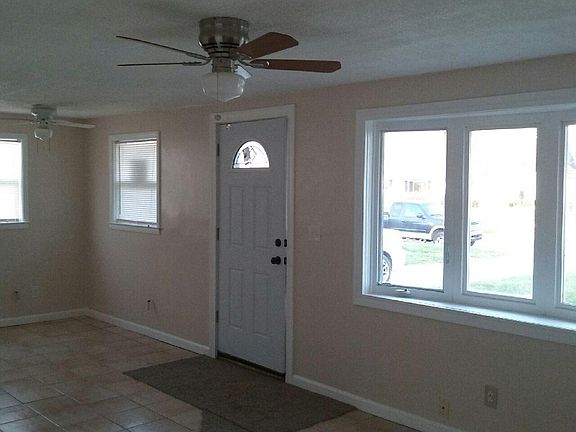 5th image of 708 Blossom Dr