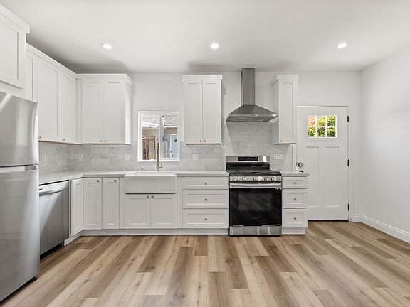 5th image of 8017 Airlane Ave