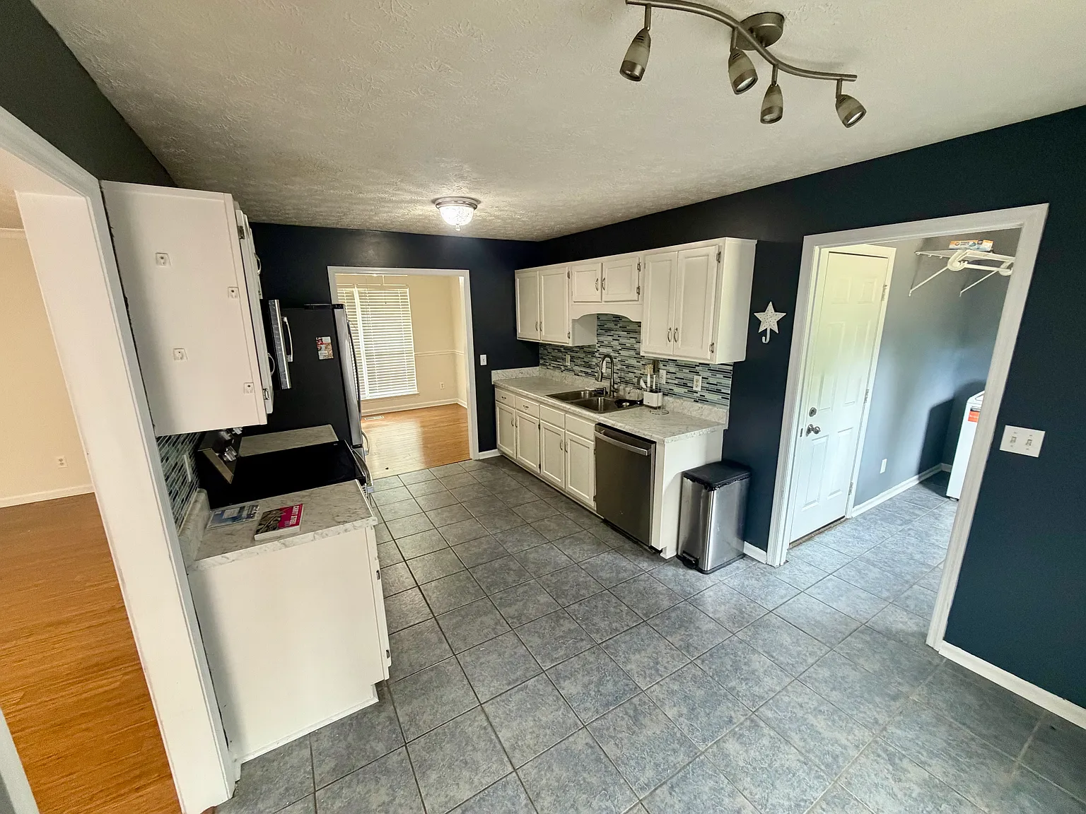 3 bed, 1214 sqft, $1,750 — Photo 4