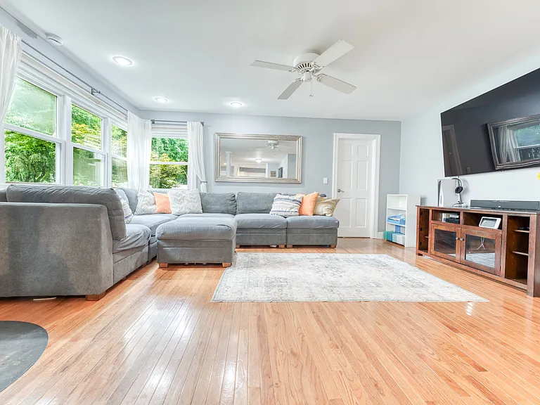 10 Inglee St — Photo 10