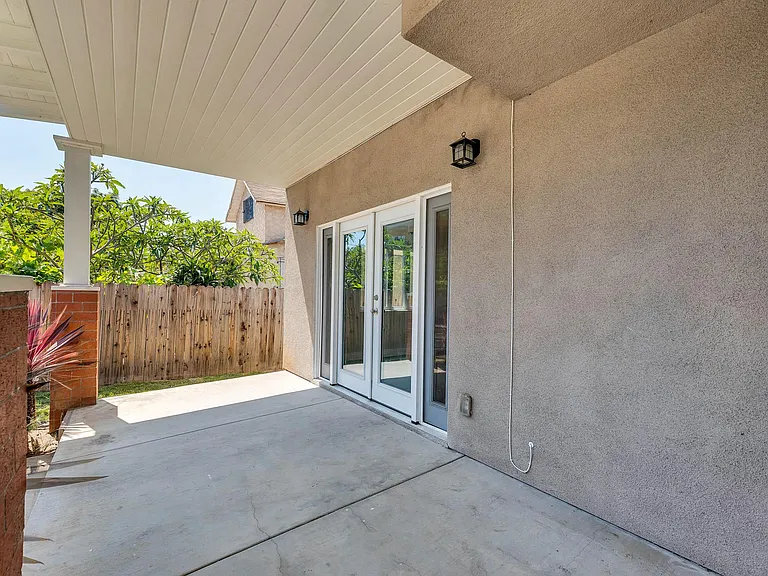 2882 W 14th St — Photo 30