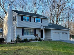 105 Old Powder Mill Rd, Fayetteville, NY 13066