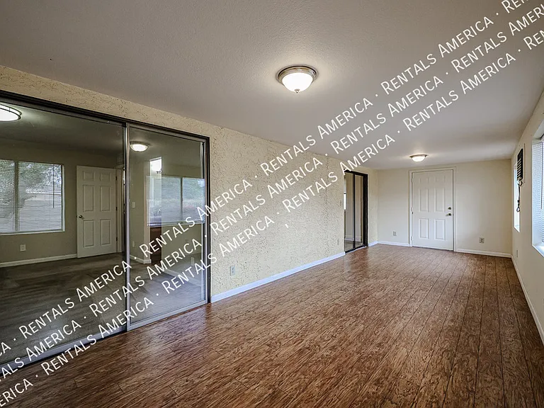 1621 E Vaughn St — Photo 28